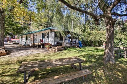 The Lake House in Rathdrum with Beach and Fire Pit - image 9