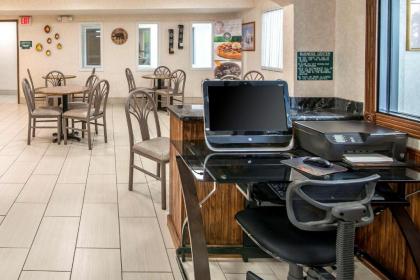 Quality Inn Raton - image 15