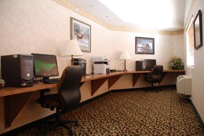 Holiday Inn Express Hotel & Suites Raton an IHG Hotel - image 13