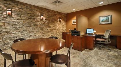 Best Western Plus Raton Hotel - image 12