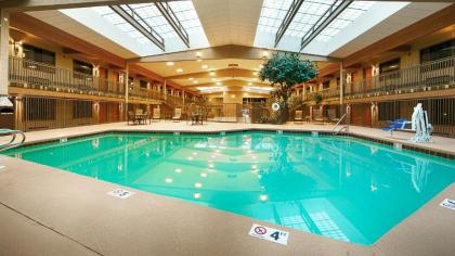 Best Western Plus Raton Hotel - image 14