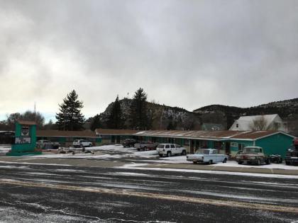 Raton Pass Motor Inn - image 6