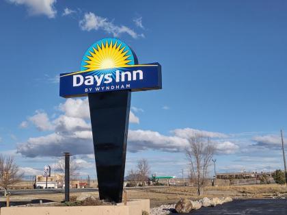 Days Inn by Wyndham Rawlins - image 2