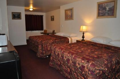 Golden Lion Motel - image 10