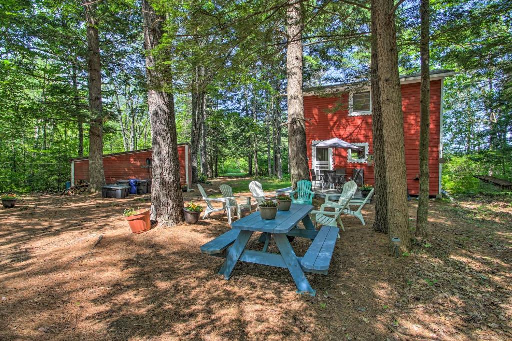 Quiet and Remote Waterfront Cottage on Panther Pond! - image 3