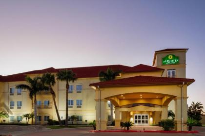 La Quinta Inn Suites by Wyndham Raymondville Harlingen - image 13