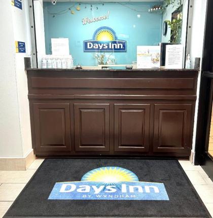 Days Inn by Wyndham Rayne - image 9