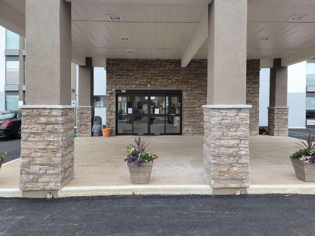 Comfort Inn & Suites Wyomissing - Reading - image 3