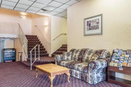 Econo Lodge Airport - image 15