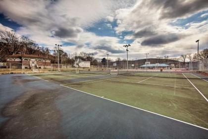 Reading Apt Walk to Shops Dining and City Park! - image 10