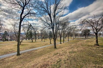 Reading Apt Walk to Shops Dining and City Park! - image 11