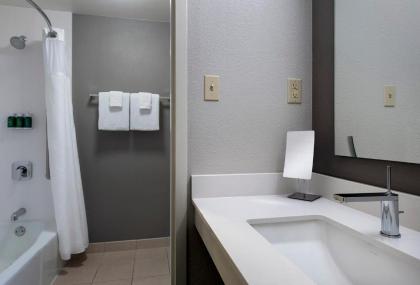 Courtyard by Marriott Lincroft Red Bank - image 5