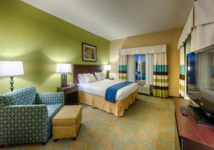 Holiday Inn Express & Suites / Red Bluff - South Redding Area an IHG Hotel - image 1