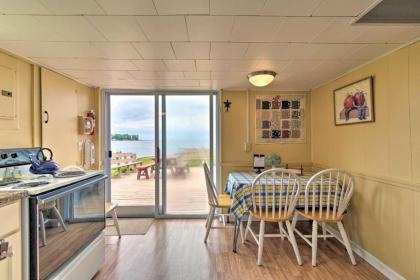 Blind Sodus Bay Family Cottage on the Waterfront! - image 10