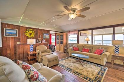 Blind Sodus Bay Family Cottage on the Waterfront! - image 15