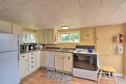 Blind Sodus Bay Family Cottage on the Waterfront! - image 6