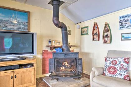 Blind Sodus Bay Family Cottage on the Waterfront! - image 9