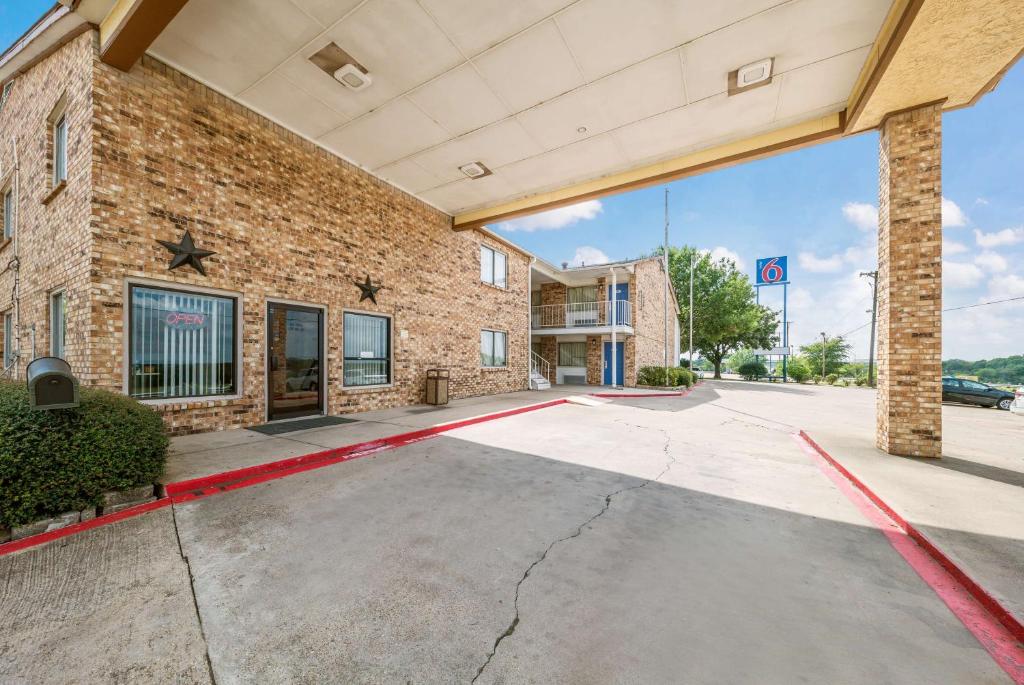 Motel 6-Red Oak TX - Dallas - image 4