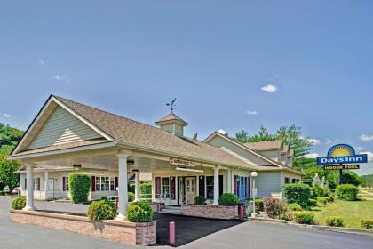 Days Inn by Wyndham Red Wing - image 1