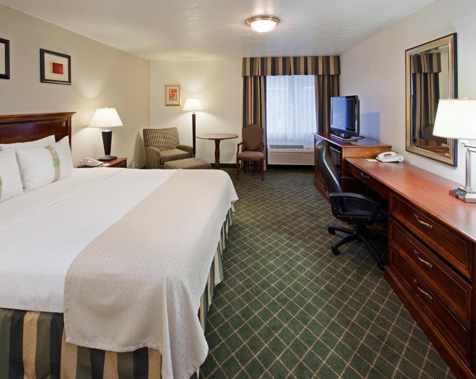 Holiday Inn Redding an IHG Hotel - image 4