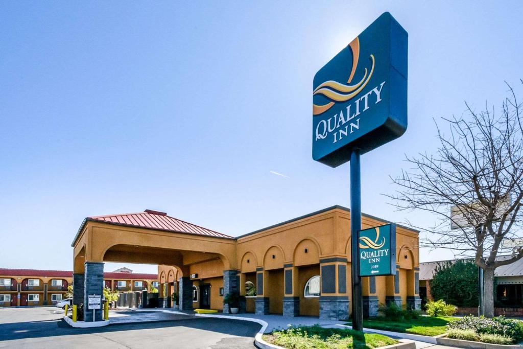 Quality Inn Redding near I-5 - main image