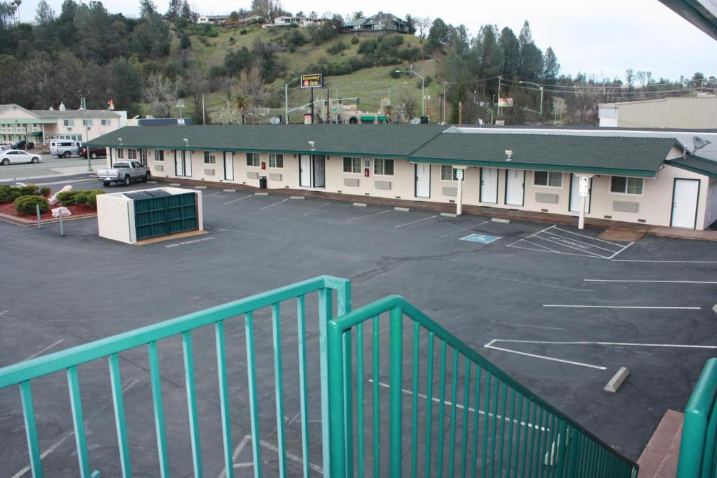 Value Inn & Suites - image 2