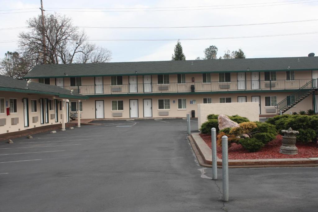 Value Inn & Suites - image 6