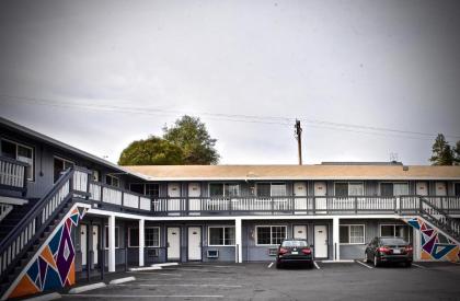 Travel Inn Redding - image 6