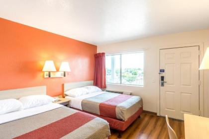 Motel 6-Redding CA - Central - image 9