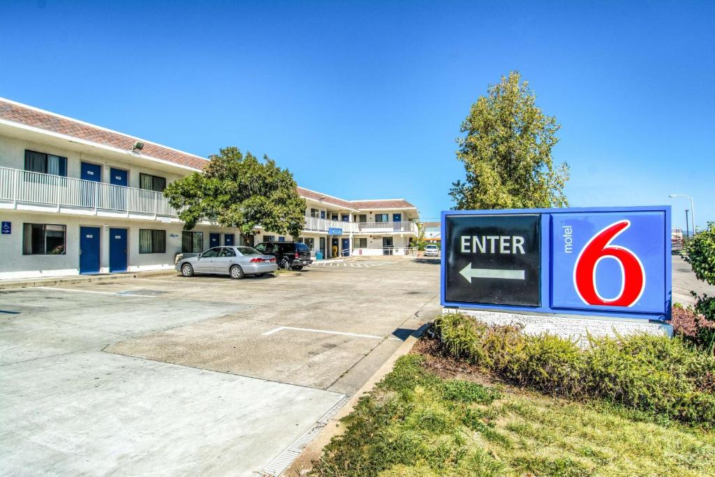 Motel 6-Redding CA - North - main image