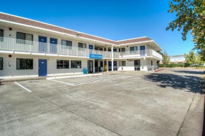 Motel 6-Redding CA - North - image 11