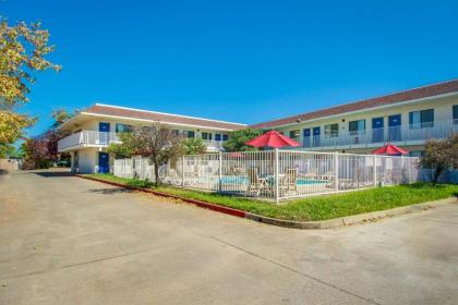 Motel 6-Redding CA - North - image 13