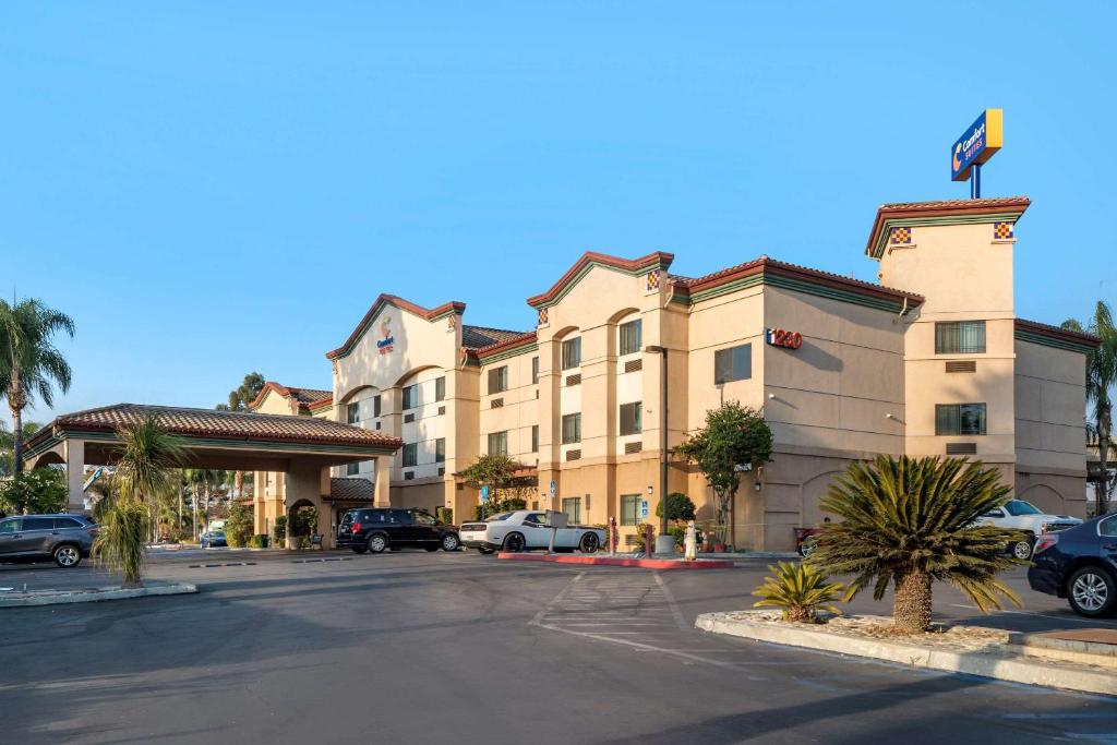 Comfort Suites Redlands - main image