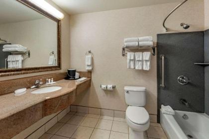 Comfort Suites Redlands - image 15