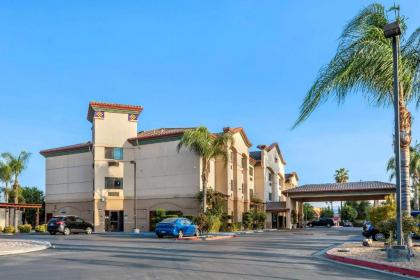 Comfort Suites Redlands - image 3