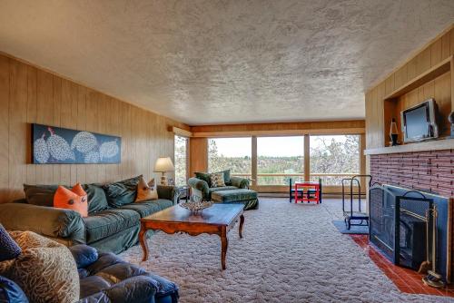 Mid Century Deschutes River Cabin - main image