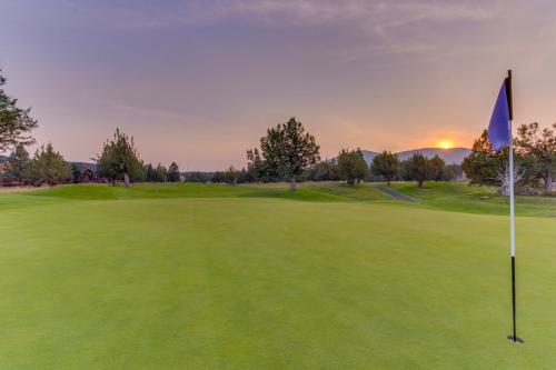 Eagle Crest's Tenth Green Villa - image 2