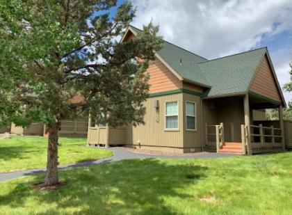 the Lodge Style Chalet W Hot tub on Golf Course Redmond Oregon