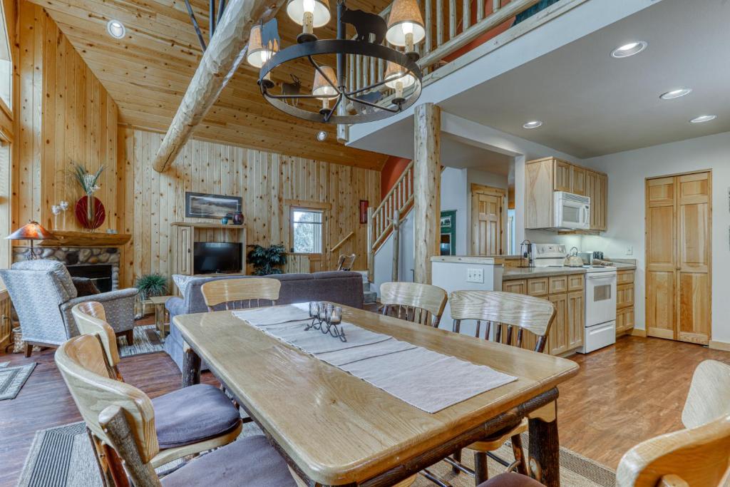 Chalet at Eagle Crest - image 3