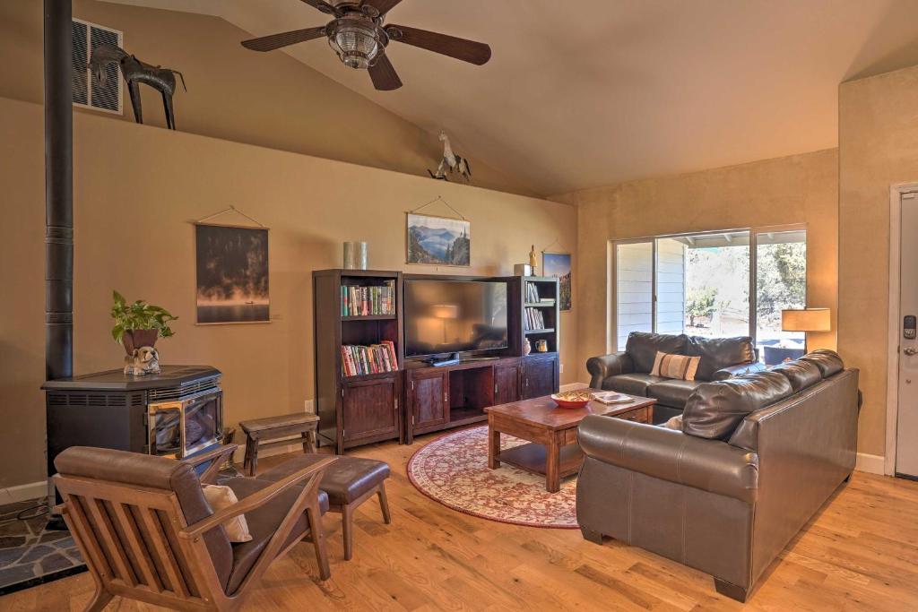 Pet-Friendly Redmond Retreat with Porch and Grill - main image