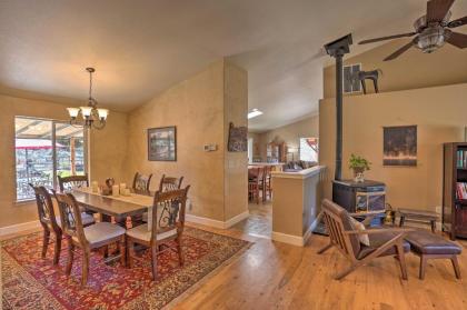 Pet-Friendly Redmond Retreat with Porch and Grill - image 6