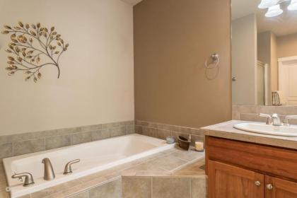 Creekside Townhome - image 13