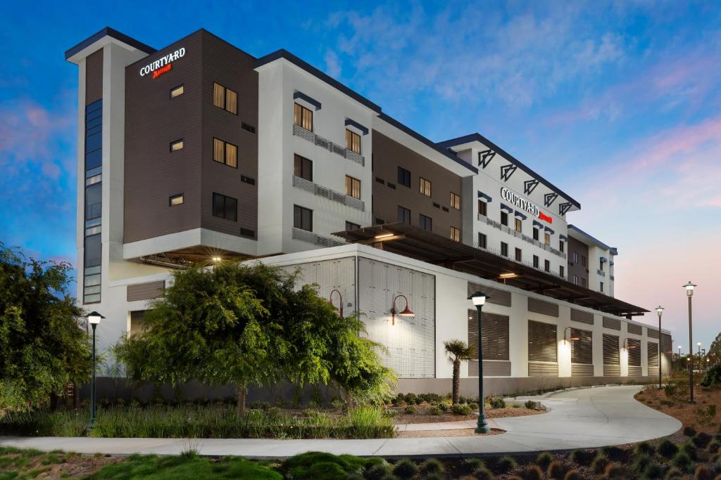 Courtyard by Marriott Redwood City - main image