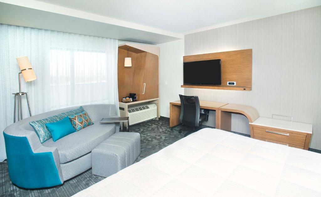 Courtyard by Marriott Redwood City - image 4