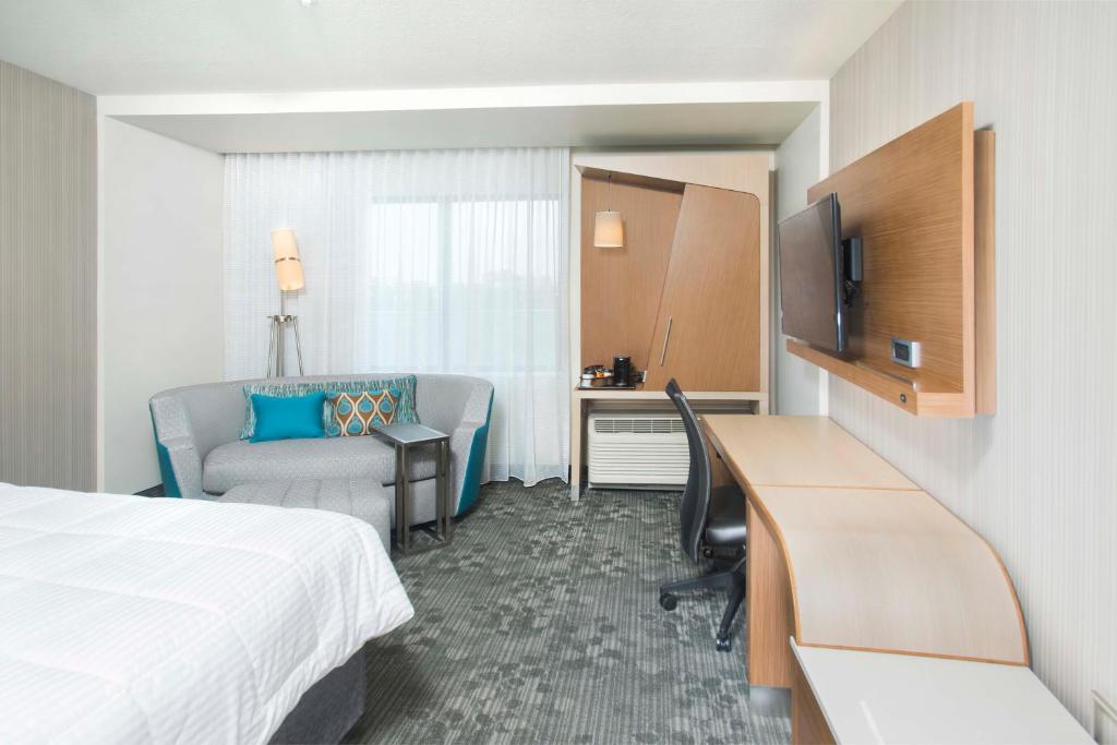 Courtyard by Marriott Redwood City - image 6