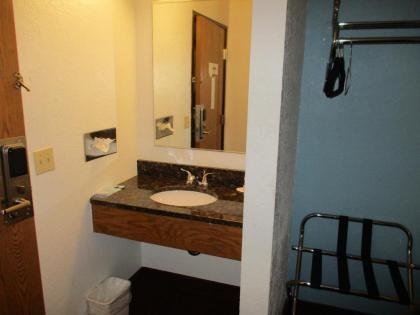 Travelodge by Wyndham Redwood Falls - image 15