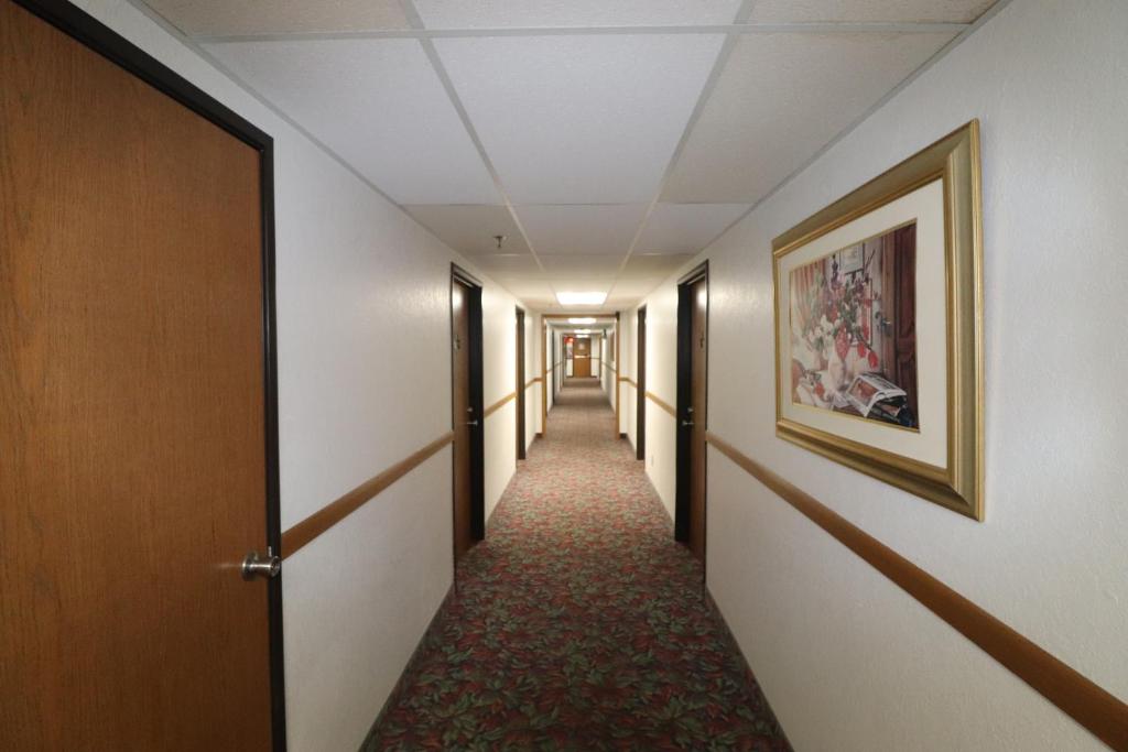 Travelodge by Wyndham Redwood Falls - image 3