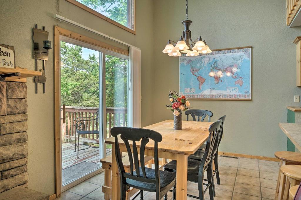 Table Rock Lake House with Resort Amenities! - image 7