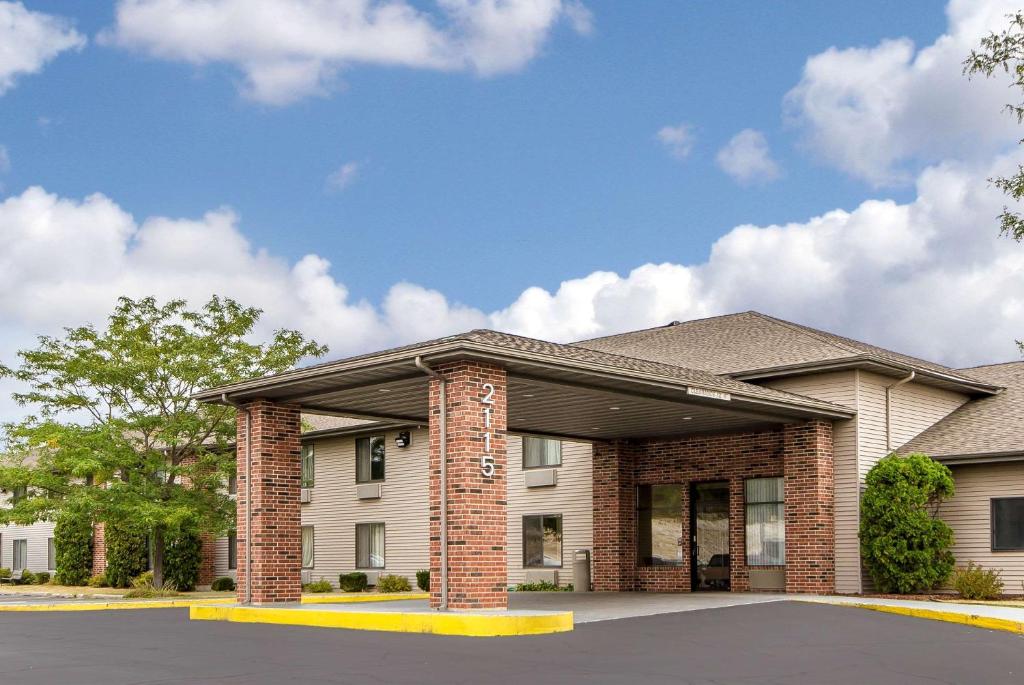 Quality Inn Reedsburg - image 2