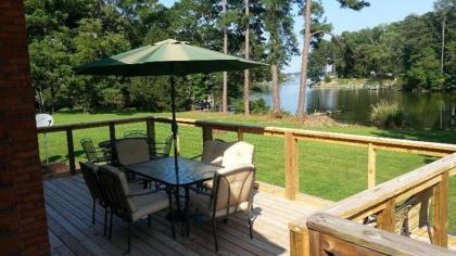 Rivers Edge Retreat with Kayaks and River Access